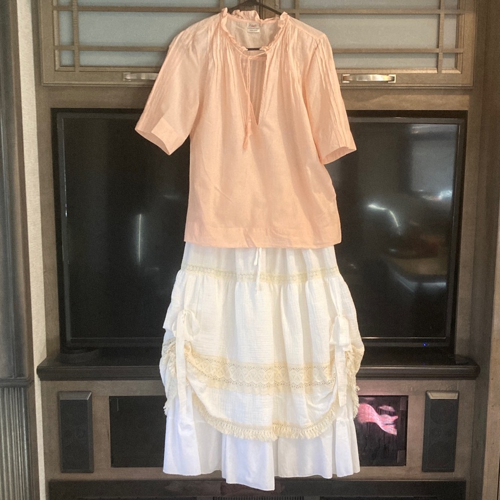 Elegant Western Cream Skirt - Picture 13 of 16